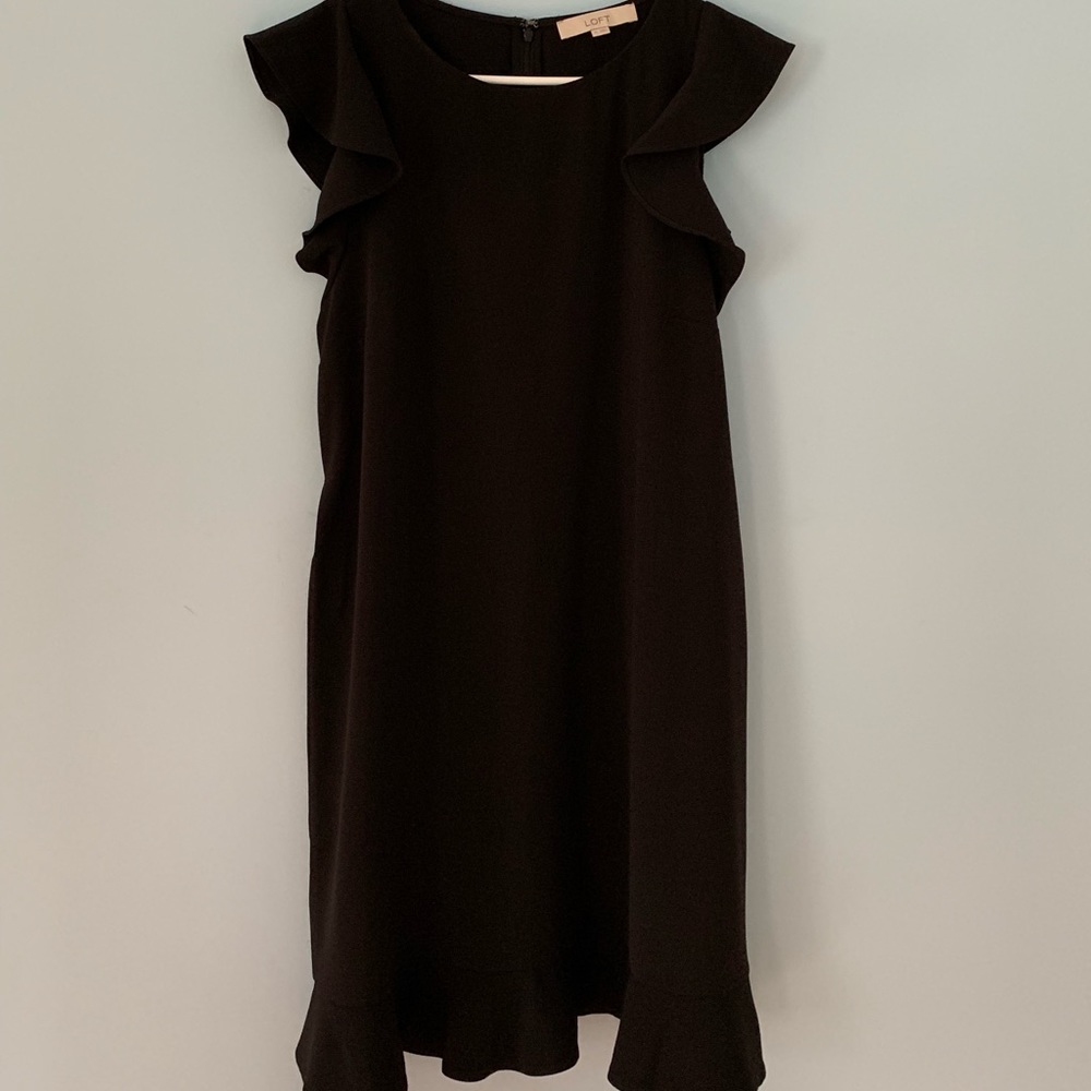 Flutter sleeve dress